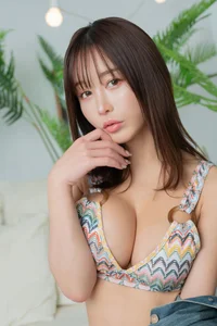 Ikumi (193iKkyu3) Winter Bikini Collection: A Stunning Fantia Exclusive Showcase - image 2