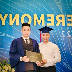 VTV Executive Proudly Shares Photo of 1.9m Tall Son Driving - image 5