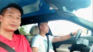 VTV Executive Proudly Shares Photo of 1.9m Tall Son Driving - image 4