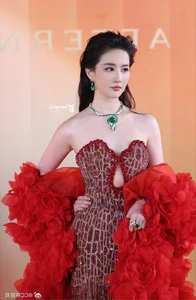 Liu Yifei Captivates Fans Once Again with Timeless Grace and Style - image 1