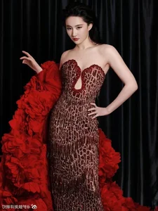 Liu Yifei Captivates Fans Once Again with Timeless Grace and Style - image 4