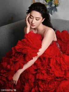 Liu Yifei Captivates Fans Once Again with Timeless Grace and Style - image 6