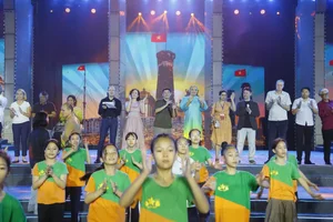Artistic Grandeur: Hundreds of Artists Prepare for 'Echoes of Victory' TV Broadcast - image 2