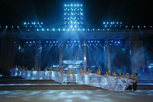 Artistic Grandeur: Hundreds of Artists Prepare for 'Echoes of Victory' TV Broadcast - image 10