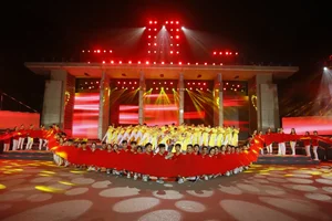 Artistic Grandeur: Hundreds of Artists Prepare for 'Echoes of Victory' TV Broadcast - image 12