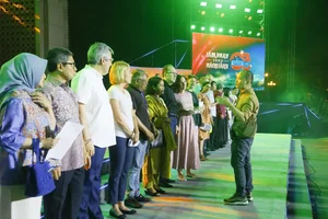 Artistic Grandeur: Hundreds of Artists Prepare for 'Echoes of Victory' TV Broadcast - image 1
