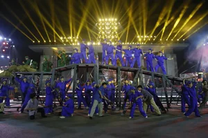 Artistic Grandeur: Hundreds of Artists Prepare for 'Echoes of Victory' TV Broadcast - image 22