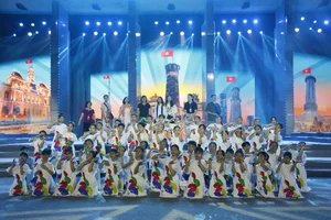 Artistic Grandeur: Hundreds of Artists Prepare for 'Echoes of Victory' TV Broadcast - image 5