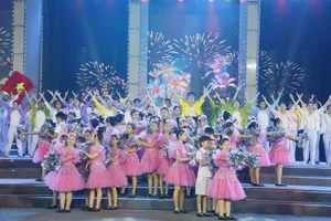 Artistic Grandeur: Hundreds of Artists Prepare for 'Echoes of Victory' TV Broadcast - image 23