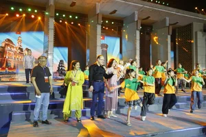 Artistic Grandeur: Hundreds of Artists Prepare for 'Echoes of Victory' TV Broadcast - image 19