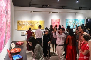 Xèo Chu Art Exhibition: Flowers in Mother's Garden and Traditional Crafts at the Ho Chi Minh City Museum - image 12