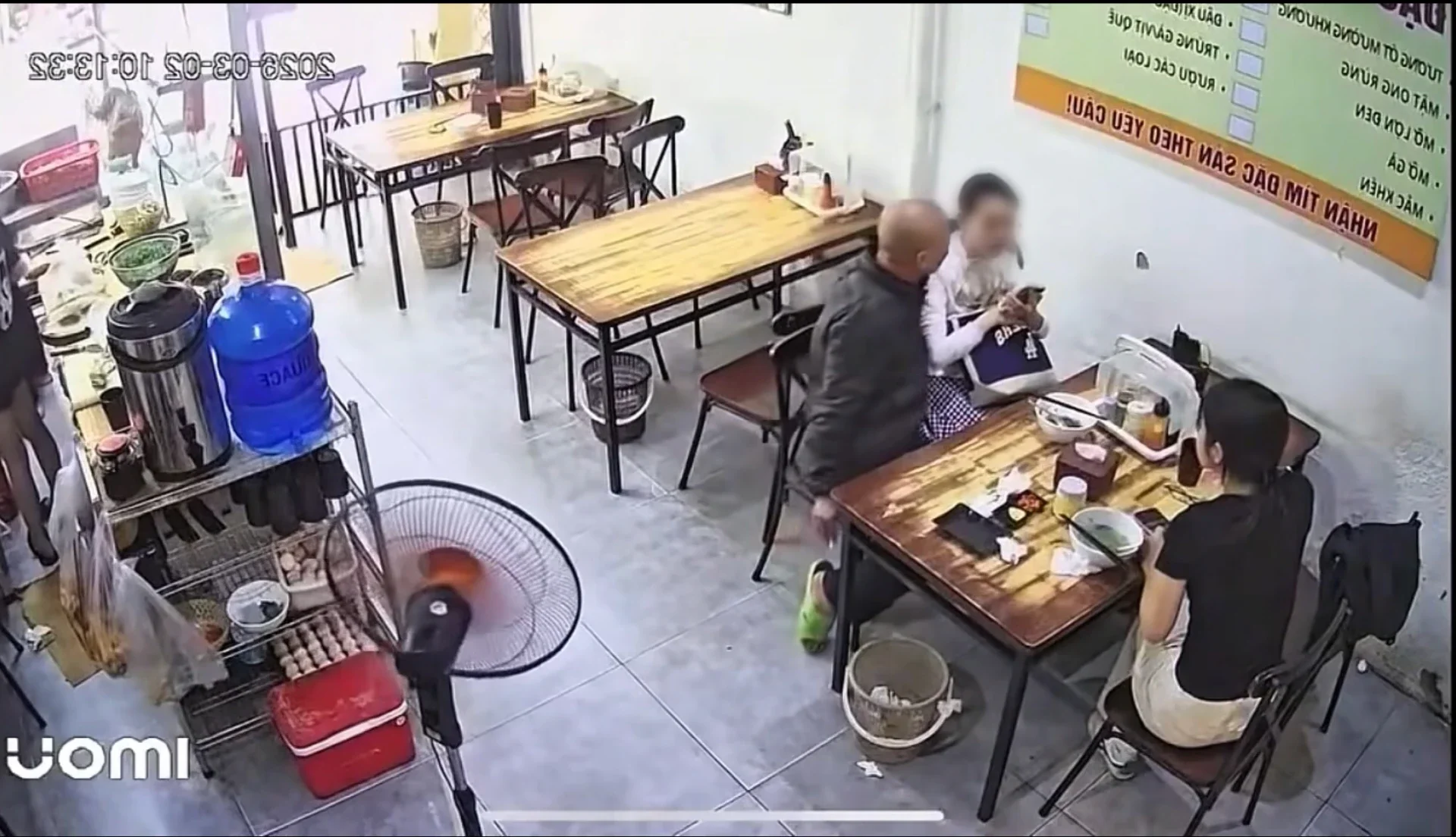 Unexpected Kindness: The Viral Story of a Girl and a Strange Man at a Pho Restaurant