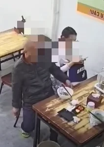 Unexpected Kindness: The Viral Story of a Girl and a Strange Man at a Pho Restaurant - image 2