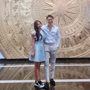 Actor Manh Truong's Daughter Stuns Fans with Her Remarkable Height and Beauty - image 2