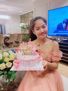 Actor Manh Truong's Daughter Stuns Fans with Her Remarkable Height and Beauty - image 4