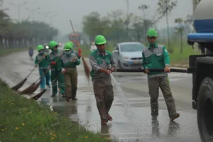 VnExpress Marathon Hue Kicks Off with High Energy BIB Distribution Day - image 7