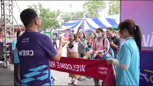 VnExpress Marathon Hue Kicks Off with High Energy BIB Distribution Day - image 4
