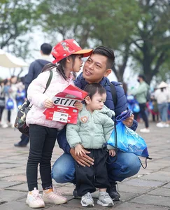 VnExpress Marathon Hue Kicks Off with High Energy BIB Distribution Day - image 0
