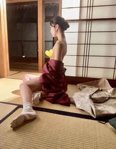 Exploring the Career and Elegant Style of Japanese Model Honjo Suzu - image 0