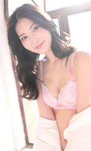 Exploring the Career and Elegant Style of Japanese Model Honjo Suzu - image 23
