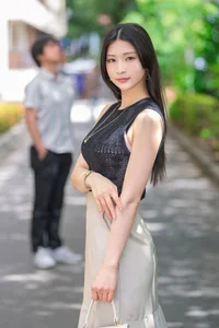 Exploring the Career and Elegant Style of Japanese Model Honjo Suzu - image 40