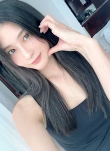 Exploring the Career and Elegant Style of Japanese Model Honjo Suzu - image 30