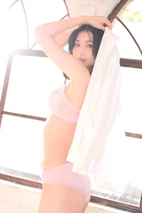 Exploring the Career and Elegant Style of Japanese Model Honjo Suzu - image 51