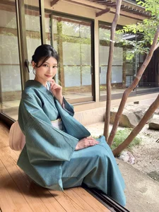 Exploring the Career and Elegant Style of Japanese Model Honjo Suzu - image 45