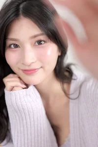 Exploring the Career and Elegant Style of Japanese Model Honjo Suzu - image 42