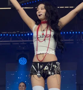 Jennie BlackPink's Viral Fashion Choice: The Unique Pants Sparking Trends - image 4