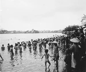 Historic Duck Racing at Hoan Kiem Lake Hanoi (1905-1906) - image 2