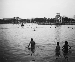 Historic Duck Racing at Hoan Kiem Lake Hanoi (1905-1906) - image 4