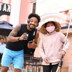 Xuan Son's Favorite Tech Accessories: A Look at the Gadgets Powering the Star's Selfies - image 6