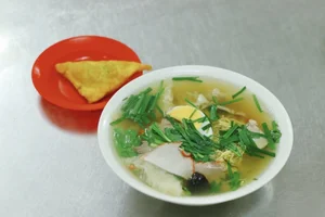 Authentic Chinese Wonton Noodles in Hanoi: Discover the 10-Year-Old Phung Gia Handmade Noodle Shop - image 0