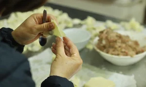 Authentic Chinese Wonton Noodles in Hanoi: Discover the 10-Year-Old Phung Gia Handmade Noodle Shop - image 2