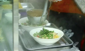 Authentic Chinese Wonton Noodles in Hanoi: Discover the 10-Year-Old Phung Gia Handmade Noodle Shop - image 6