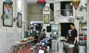 Authentic Chinese Wonton Noodles in Hanoi: Discover the 10-Year-Old Phung Gia Handmade Noodle Shop - image 8