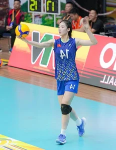 Rising Star: The Stunning 17-Year-Old Beauty of Vietnamese Volleyball - image 1
