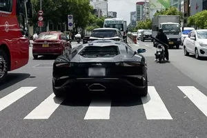 The $1.8 Million Lamborghini Aventador S: A Rare Sight in Ho Chi Minh City - image 4