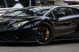 The $1.8 Million Lamborghini Aventador S: A Rare Sight in Ho Chi Minh City - image 5