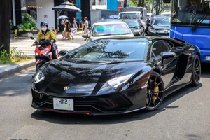 The $1.8 Million Lamborghini Aventador S: A Rare Sight in Ho Chi Minh City - image 1
