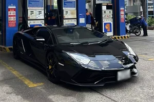 The $1.8 Million Lamborghini Aventador S: A Rare Sight in Ho Chi Minh City - image 6