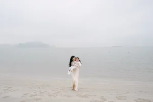 Singer Ho Quynh Huong Enjoys a Relaxing Beach Getaway with Family - image 4