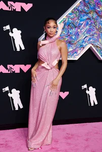 Bold Fashion Trends: How Celebrities Push Style Boundaries - image 3