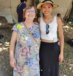 German Husband Fully Embraces Vietnamese Culture at Traditional Family Feast - image 1