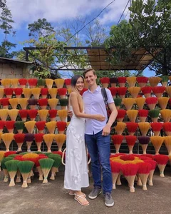 German Husband Fully Embraces Vietnamese Culture at Traditional Family Feast - image 2