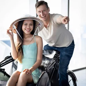 German Husband Fully Embraces Vietnamese Culture at Traditional Family Feast - image 3