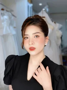 Stunning Beauty of the Wife in the Viral Husband-Slapping Incident - image 1