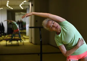 China's Most Beautiful 78-Year-Old Grandmother Staying Fit - image 2
