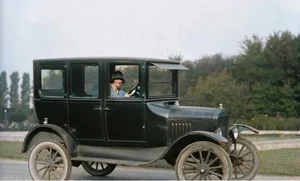 A Glimpse Into the Past: Rare Photos Reveal Life in America 100 Years Ago - image 7